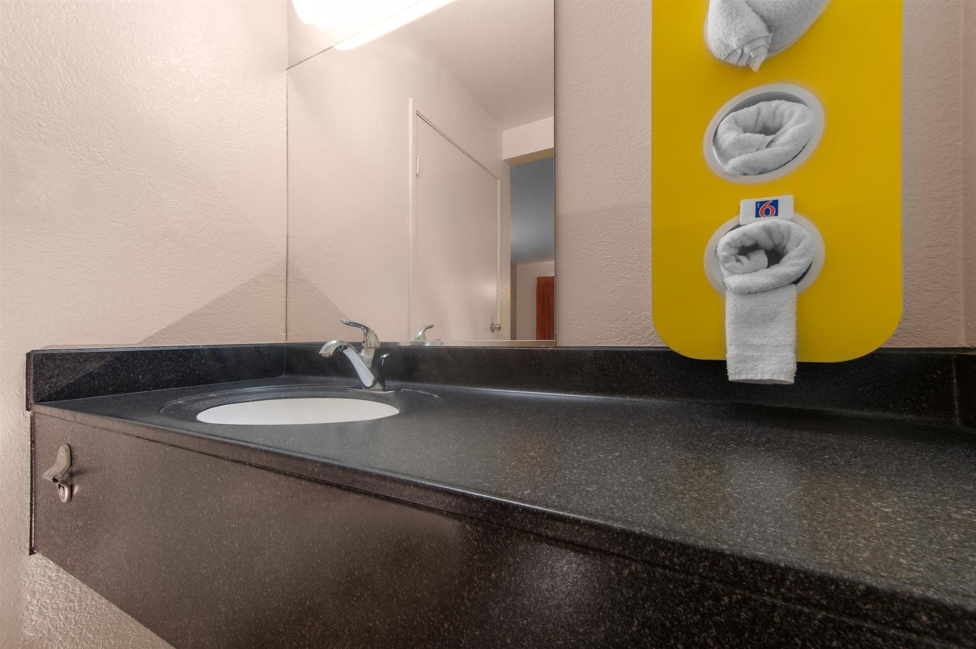 Travelodge By Wyndham Brattleboro Vt Ngoại thất bức ảnh