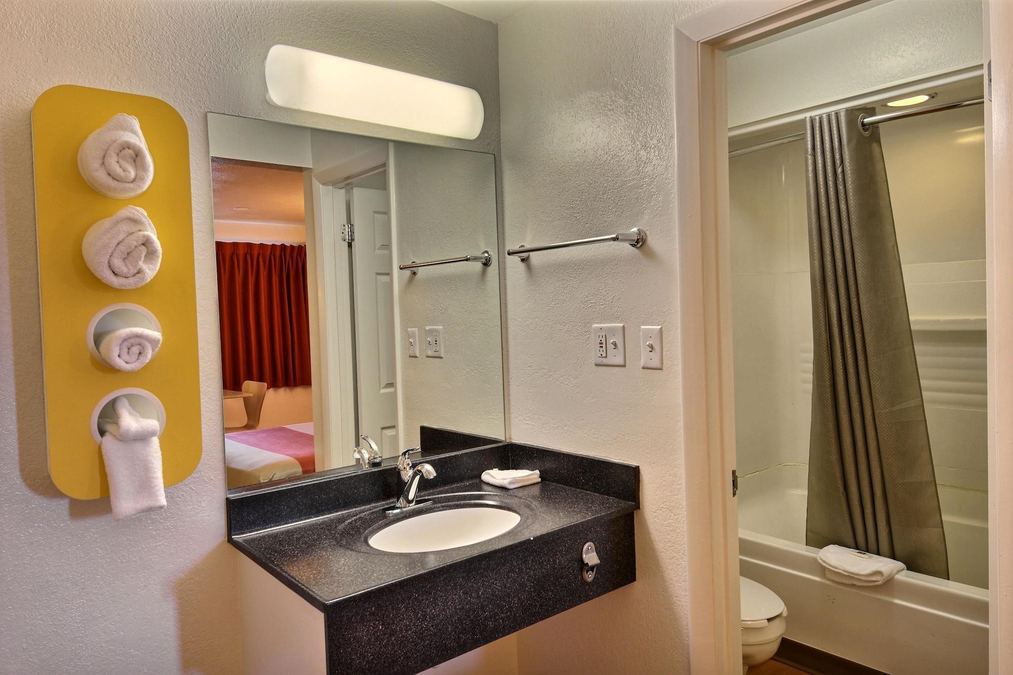Travelodge By Wyndham Brattleboro Vt Ngoại thất bức ảnh