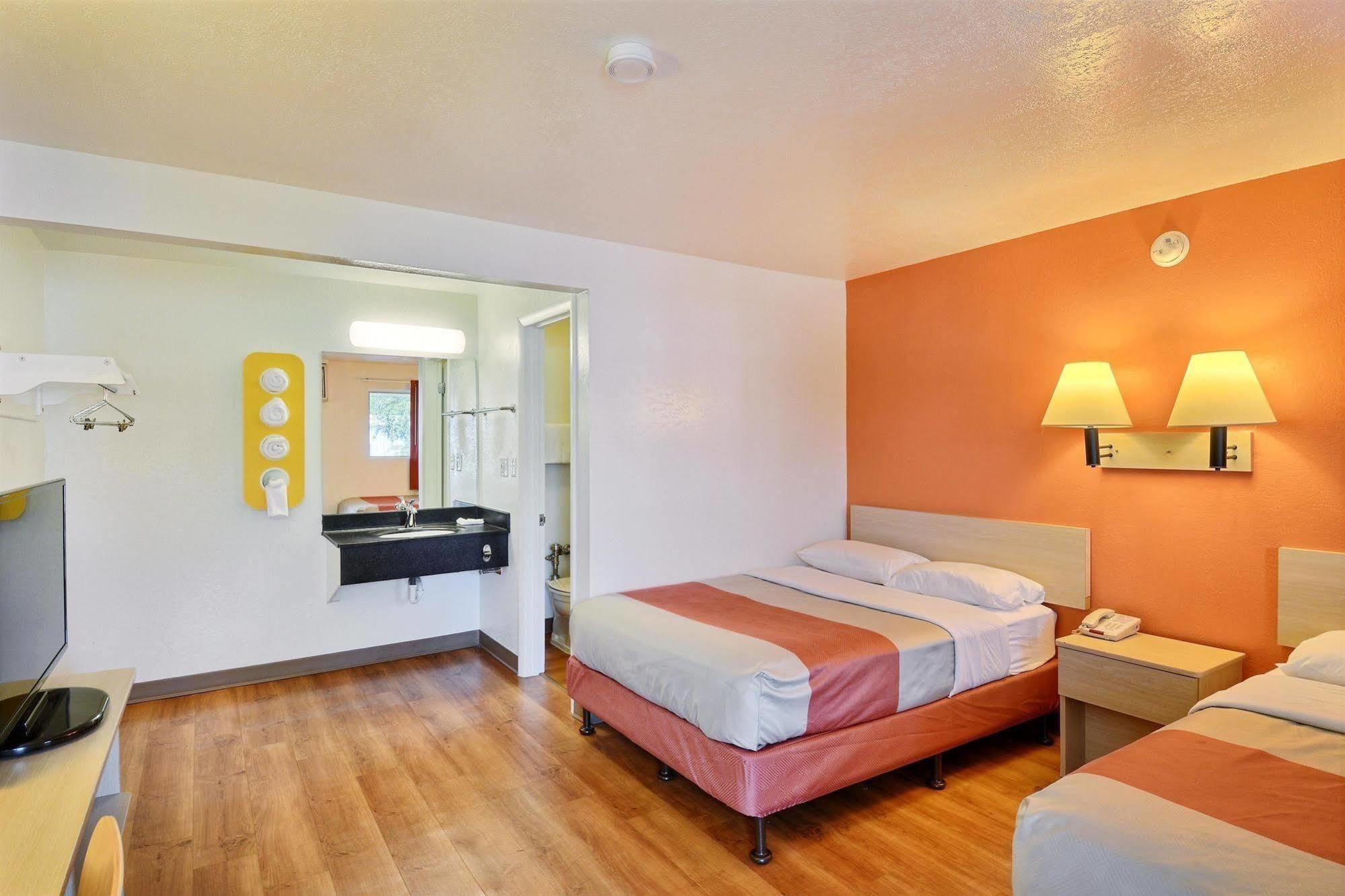 Travelodge By Wyndham Brattleboro Vt Ngoại thất bức ảnh